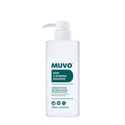 Reinig je haar en hoofdhuid met MUVO Deep Cleansing Shampoo, verrijkt met Australisch wilde sinaasappel extract. Deze verkwikkende shampoo activeert de hoofdhuid en verwijdert op milde wijze vet, chloor, stylingproducten en resten van productophopingen. De shampoo geeft gevoel van schoon, gewassen haar en maakt het haar sterk en gezond.
