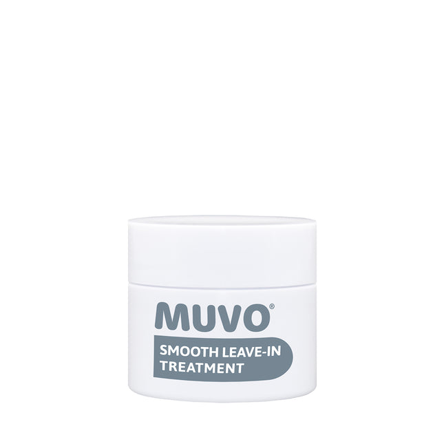 MUVO Smooth Leave-In Treatment is een lichtgewicht formule die haar glad maakt, glans herstelt en beschermt tegen de zon en thermische schade. Te gebruiken op nat of droog haar. Geef je haar de gezondheid en glans die het verdient.

De treatments van MUVO zijn verrijkt met de kracht van Australische inheemse planten. De krachtige Finger Lime Caviar met zijn delicate, sappige parels en de indrukwekkende multifunctionele Desert Quandong bieden een breed scala aan voordelen voor gezond haar.