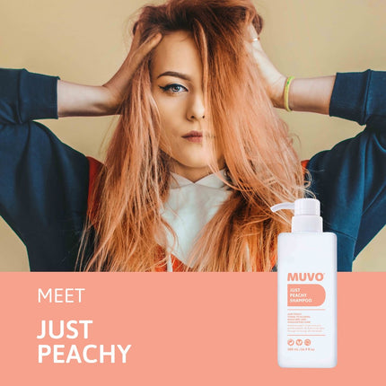 De heerlijke MUVO Just Peachy Shampoo creëert frisse perzik tinten die variëren van zachte, gouden pastels, poederachtige tinten tot krachtige, levendige kleuren. Met een combinatie van roze nuances en oranje invloeden, zal deze hydraterende formule blond, geblondeerd en gehighlight haar veranderen in prachtige peach colors en zullen je haren verzekerd zijn van een optimale gezondheid en vochtbalans.