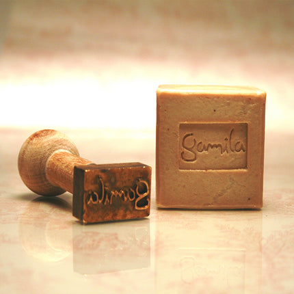 Gamila Secret Wild Rose - Gamila zeep is 100% natuurlijk en bevat geen parfum, kleurstoffen, conserveringsmiddelen, emulgatoren en minerale oliën. Geschikt voor een normale, gecombineerde tot droge huid. Verstevigt, herstelt en brengt de collageen synthese weer op gang. Ondersteunt het natuurlijke afweermechanisme van de huid.